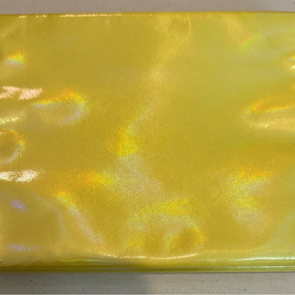 Gucci Shimmering Yellow Cosmetic Case - Picture 4 of 7